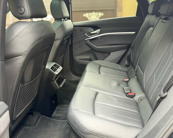 Чорний Ауді E-Tron, об'ємом двигуна 0 л та пробігом 34 тис. км за 39500 $, фото 62 на Automoto.ua