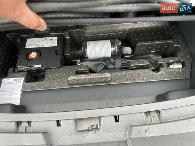 Чорний Ауді E-Tron, об'ємом двигуна 0 л та пробігом 22 тис. км за 33999 $, фото 34 на Automoto.ua