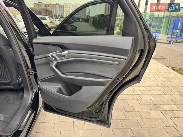 Чорний Ауді E-Tron, об'ємом двигуна 0 л та пробігом 35 тис. км за 37300 $, фото 48 на Automoto.ua