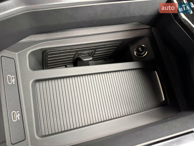 Чорний Ауді E-Tron, об'ємом двигуна 0 л та пробігом 35 тис. км за 37300 $, фото 35 на Automoto.ua