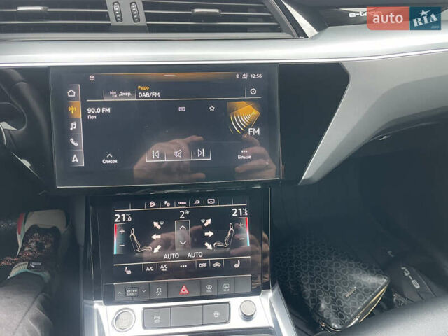 Чорний Ауді E-Tron, об'ємом двигуна 0 л та пробігом 22 тис. км за 33999 $, фото 47 на Automoto.ua