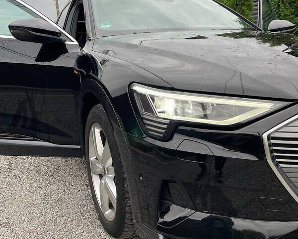 Чорний Ауді E-Tron, об'ємом двигуна 0 л та пробігом 35 тис. км за 37900 $, фото 4 на Automoto.ua