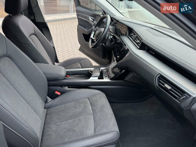 Чорний Ауді E-Tron, об'ємом двигуна 0 л та пробігом 35 тис. км за 37900 $, фото 44 на Automoto.ua