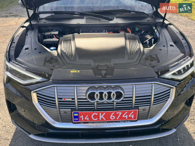 Чорний Ауді E-Tron, об'ємом двигуна 0 л та пробігом 70 тис. км за 36900 $, фото 51 на Automoto.ua