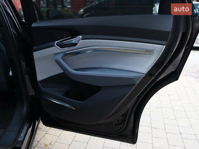 Черный Ауди E-Tron, объемом двигателя 0 л и пробегом 50 тыс. км за 39900 $, фото 52 на Automoto.ua