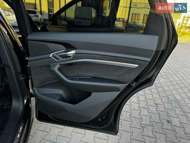 Черный Ауди E-Tron, объемом двигателя 0 л и пробегом 38 тыс. км за 37300 $, фото 33 на Automoto.ua
