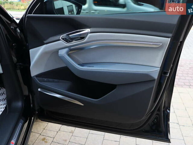 Черный Ауди E-Tron, объемом двигателя 0 л и пробегом 50 тыс. км за 39900 $, фото 55 на Automoto.ua