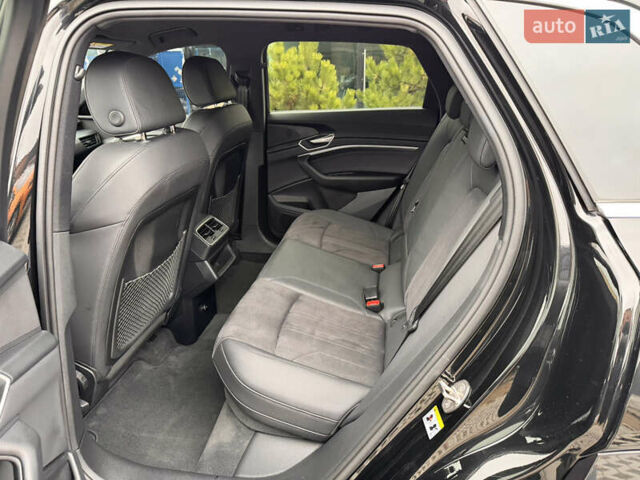 Чорний Ауді E-Tron, об'ємом двигуна 0 л та пробігом 35 тис. км за 37300 $, фото 40 на Automoto.ua