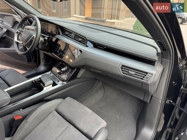 Черный Ауди E-Tron, объемом двигателя 0 л и пробегом 42 тыс. км за 38500 $, фото 18 на Automoto.ua