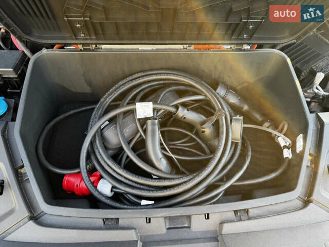 Черный Ауди E-Tron, объемом двигателя 0 л и пробегом 38 тыс. км за 37300 $, фото 39 на Automoto.ua