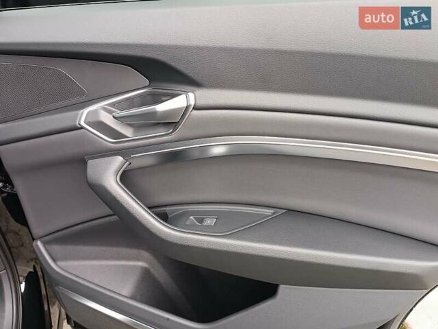 Черный Ауди E-Tron, объемом двигателя 0 л и пробегом 120 тыс. км за 35950 $, фото 55 на Automoto.ua