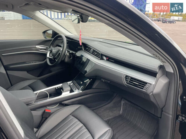 Чорний Ауді E-Tron, об'ємом двигуна 0 л та пробігом 21 тис. км за 34950 $, фото 35 на Automoto.ua