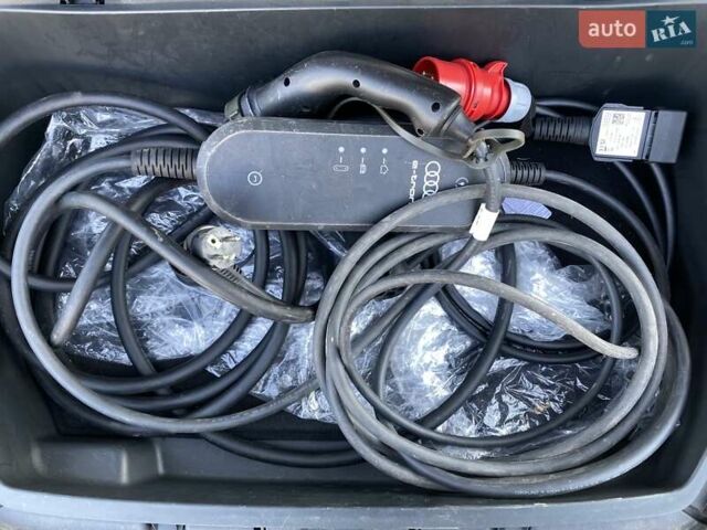 Черный Ауди E-Tron, объемом двигателя 0 л и пробегом 63 тыс. км за 49500 $, фото 48 на Automoto.ua