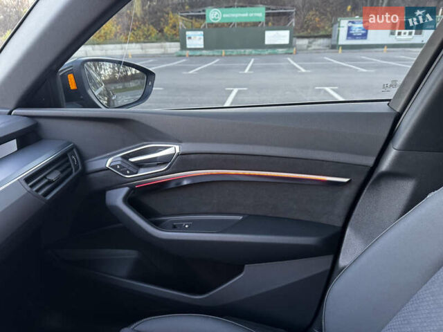 Черный Ауди E-Tron, объемом двигателя 0 л и пробегом 38 тыс. км за 37300 $, фото 51 на Automoto.ua