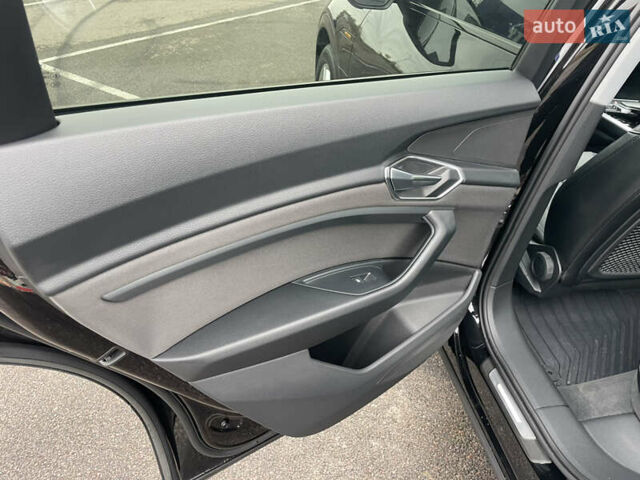 Чорний Ауді E-Tron, об'ємом двигуна 0 л та пробігом 22 тис. км за 33999 $, фото 39 на Automoto.ua