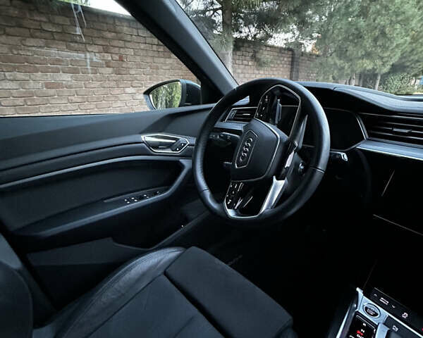 Черный Ауди E-Tron, объемом двигателя 0 л и пробегом 39 тыс. км за 36900 $, фото 30 на Automoto.ua