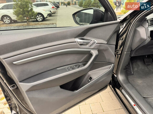 Чорний Ауді E-Tron, об'ємом двигуна 0 л та пробігом 35 тис. км за 37300 $, фото 38 на Automoto.ua