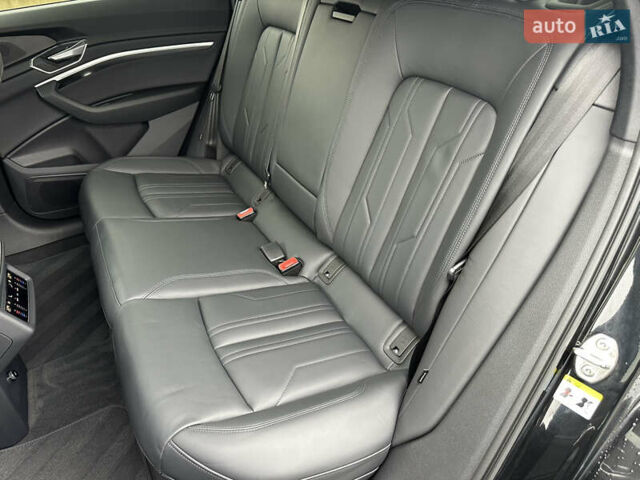 Чорний Ауді E-Tron, об'ємом двигуна 0 л та пробігом 32 тис. км за 44769 $, фото 32 на Automoto.ua