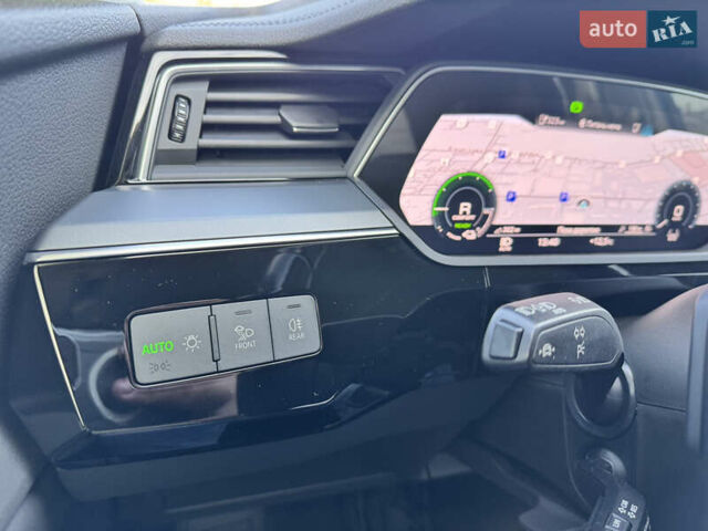 Чорний Ауді E-Tron, об'ємом двигуна 0 л та пробігом 70 тис. км за 36900 $, фото 46 на Automoto.ua