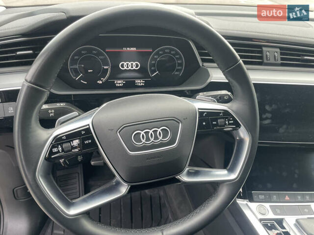 Чорний Ауді E-Tron, об'ємом двигуна 0 л та пробігом 21 тис. км за 34950 $, фото 41 на Automoto.ua