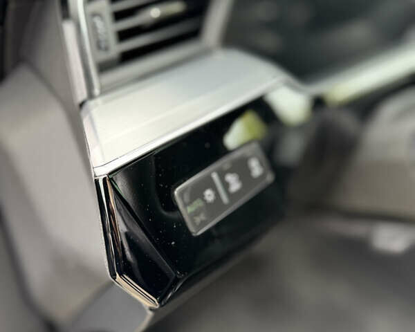 Чорний Ауді E-Tron, об'ємом двигуна 0 л та пробігом 34 тис. км за 39500 $, фото 45 на Automoto.ua