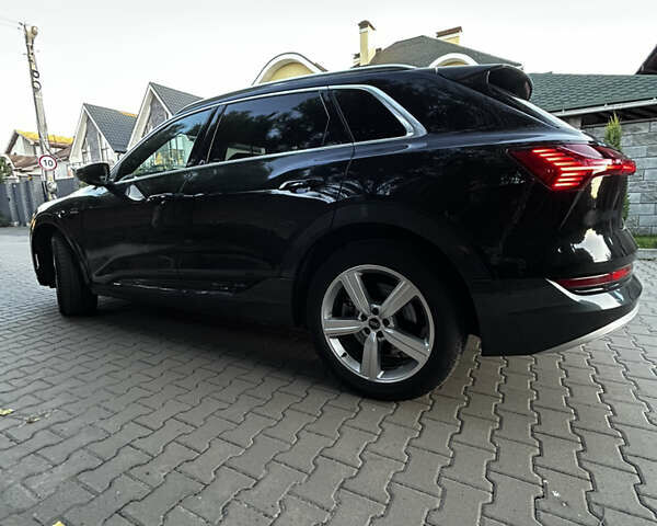 Черный Ауди E-Tron, объемом двигателя 0 л и пробегом 39 тыс. км за 36900 $, фото 13 на Automoto.ua