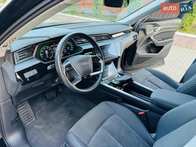 Чорний Ауді E-Tron, об'ємом двигуна 0 л та пробігом 27 тис. км за 38700 $, фото 25 на Automoto.ua