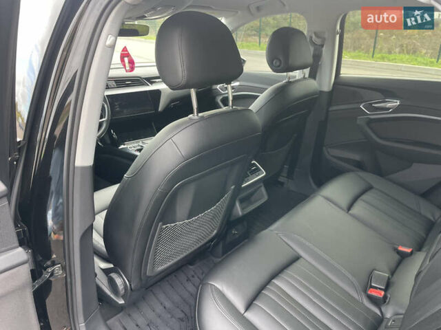 Чорний Ауді E-Tron, об'ємом двигуна 0 л та пробігом 21 тис. км за 34950 $, фото 32 на Automoto.ua