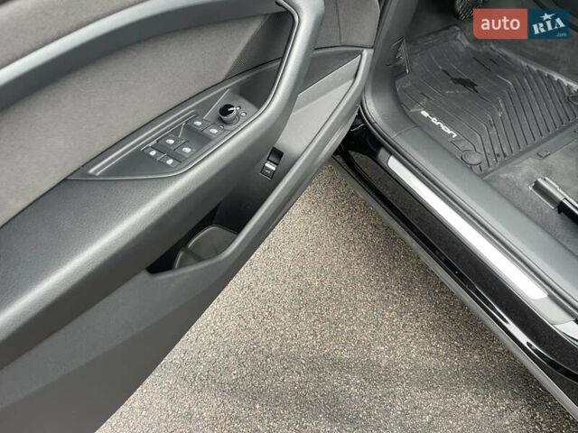 Чорний Ауді E-Tron, об'ємом двигуна 0 л та пробігом 22 тис. км за 33999 $, фото 44 на Automoto.ua