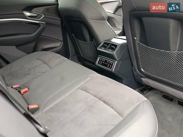 Черный Ауди E-Tron, объемом двигателя 0 л и пробегом 120 тыс. км за 35750 $, фото 62 на Automoto.ua