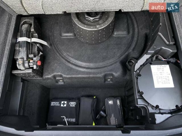 Черный Ауди E-Tron, объемом двигателя 0 л и пробегом 63 тыс. км за 49500 $, фото 114 на Automoto.ua