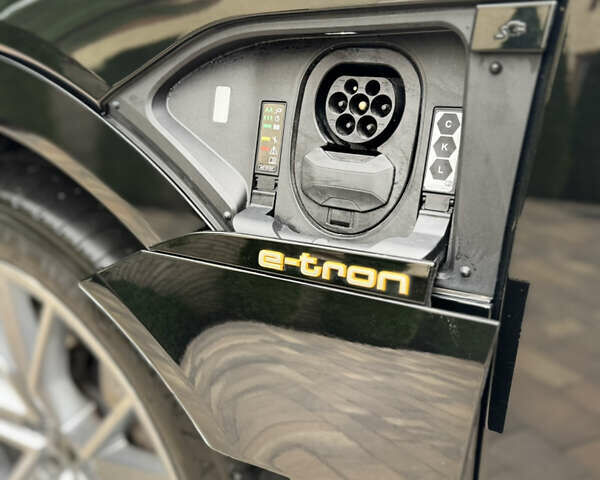 Чорний Ауді E-Tron, об'ємом двигуна 0 л та пробігом 34 тис. км за 39500 $, фото 89 на Automoto.ua