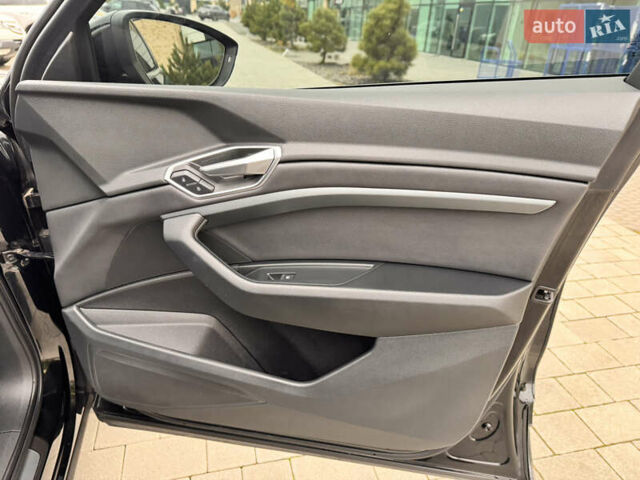 Чорний Ауді E-Tron, об'ємом двигуна 0 л та пробігом 35 тис. км за 37300 $, фото 45 на Automoto.ua