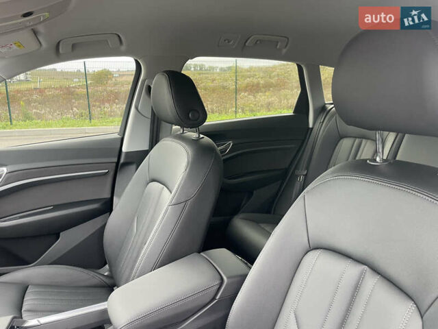 Чорний Ауді E-Tron, об'ємом двигуна 0 л та пробігом 21 тис. км за 34950 $, фото 40 на Automoto.ua