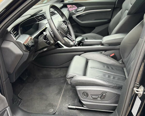Чорний Ауді E-Tron, об'ємом двигуна 0 л та пробігом 34 тис. км за 39500 $, фото 39 на Automoto.ua