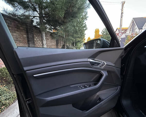 Черный Ауди E-Tron, объемом двигателя 0 л и пробегом 39 тыс. км за 36900 $, фото 16 на Automoto.ua