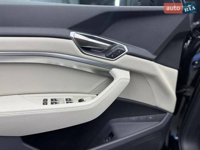 Черный Ауди E-Tron, объемом двигателя 0 л и пробегом 62 тыс. км за 36500 $, фото 6 на Automoto.ua