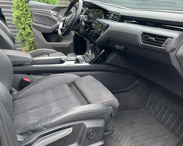 Чорний Ауді E-Tron, об'ємом двигуна 0 л та пробігом 35 тис. км за 37900 $, фото 10 на Automoto.ua