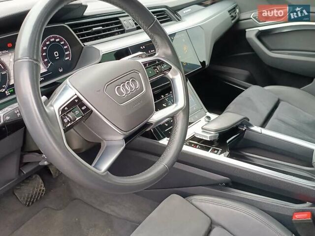 Черный Ауди E-Tron, объемом двигателя 0 л и пробегом 120 тыс. км за 35950 $, фото 47 на Automoto.ua