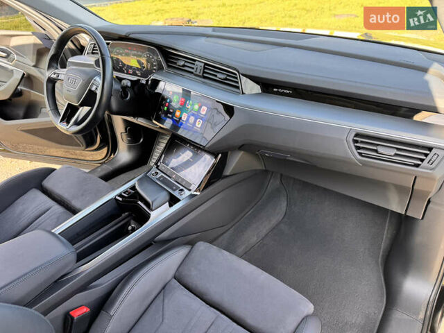 Чорний Ауді E-Tron, об'ємом двигуна 0 л та пробігом 70 тис. км за 36900 $, фото 27 на Automoto.ua