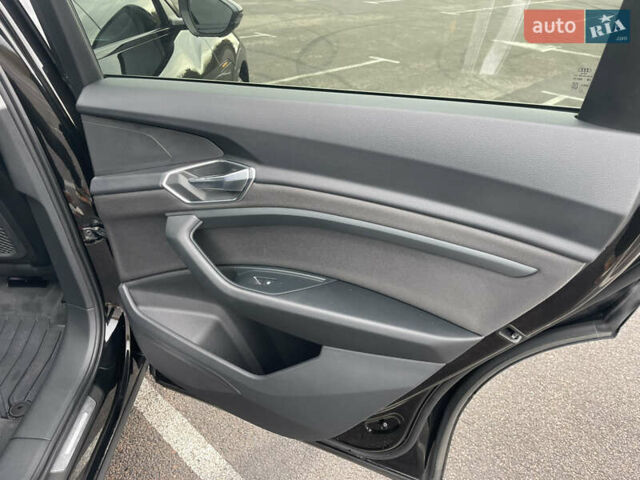 Чорний Ауді E-Tron, об'ємом двигуна 0 л та пробігом 22 тис. км за 33999 $, фото 37 на Automoto.ua