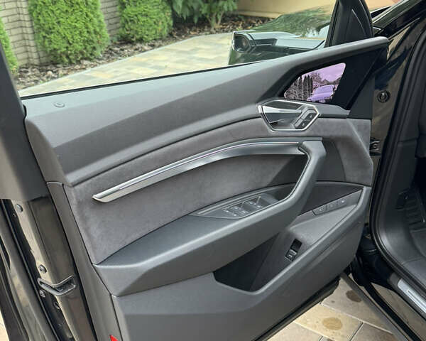 Чорний Ауді E-Tron, об'ємом двигуна 0 л та пробігом 34 тис. км за 39500 $, фото 34 на Automoto.ua