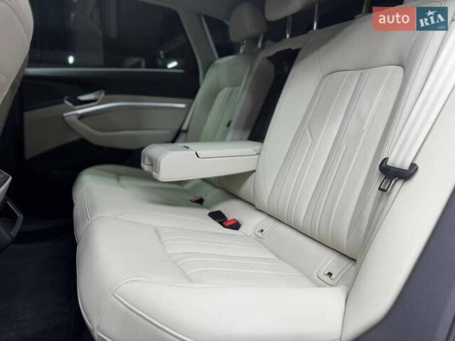 Черный Ауди E-Tron, объемом двигателя 0 л и пробегом 62 тыс. км за 36500 $, фото 11 на Automoto.ua