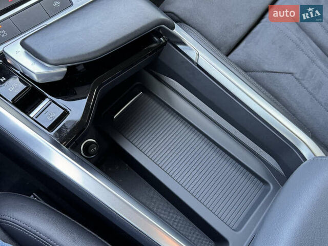 Чорний Ауді E-Tron, об'ємом двигуна 0 л та пробігом 70 тис. км за 36900 $, фото 48 на Automoto.ua
