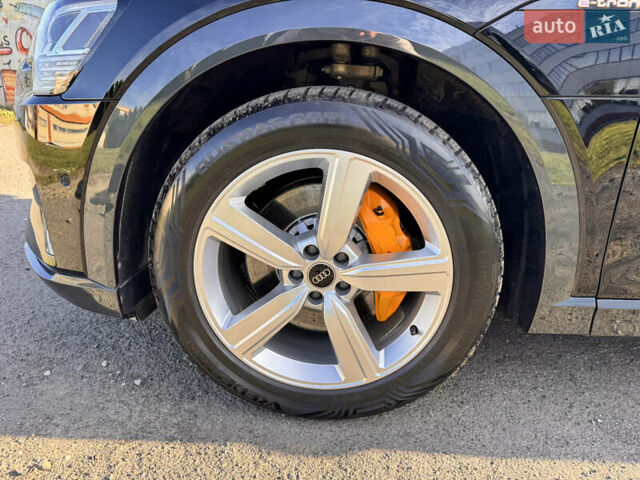 Чорний Ауді E-Tron, об'ємом двигуна 0 л та пробігом 70 тис. км за 36900 $, фото 18 на Automoto.ua