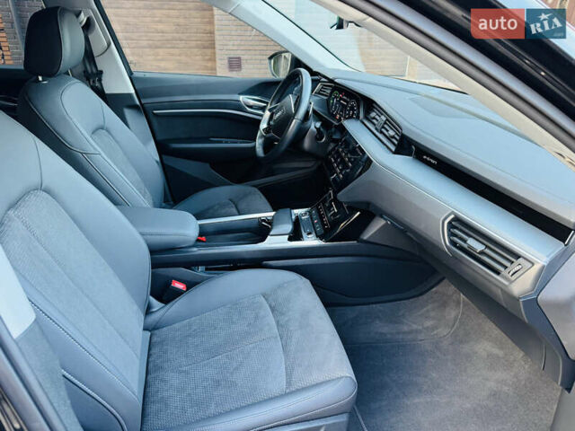 Чорний Ауді E-Tron, об'ємом двигуна 0 л та пробігом 27 тис. км за 38700 $, фото 18 на Automoto.ua