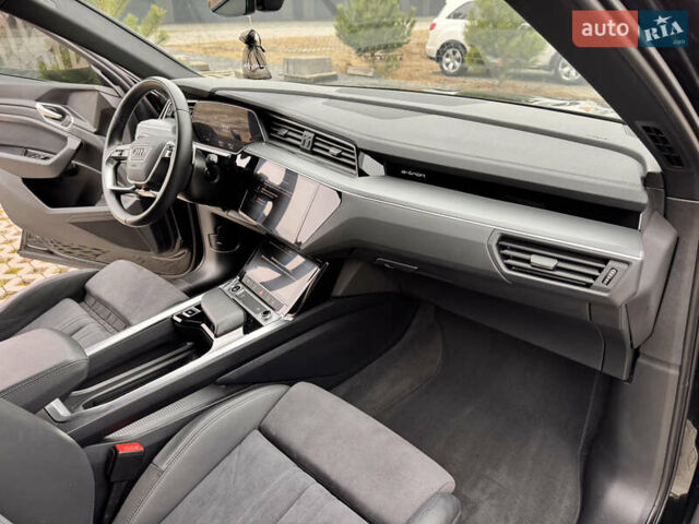 Чорний Ауді E-Tron, об'ємом двигуна 0 л та пробігом 35 тис. км за 37300 $, фото 43 на Automoto.ua