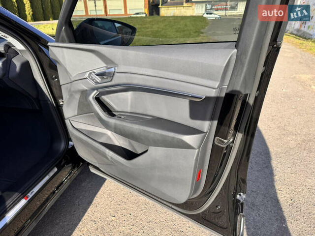 Чорний Ауді E-Tron, об'ємом двигуна 0 л та пробігом 70 тис. км за 36900 $, фото 30 на Automoto.ua