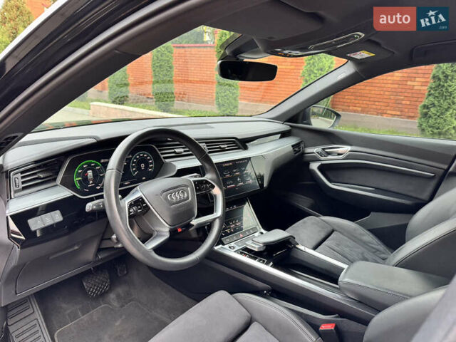 Черный Ауди E-Tron, объемом двигателя 0 л и пробегом 22 тыс. км за 37700 $, фото 24 на Automoto.ua