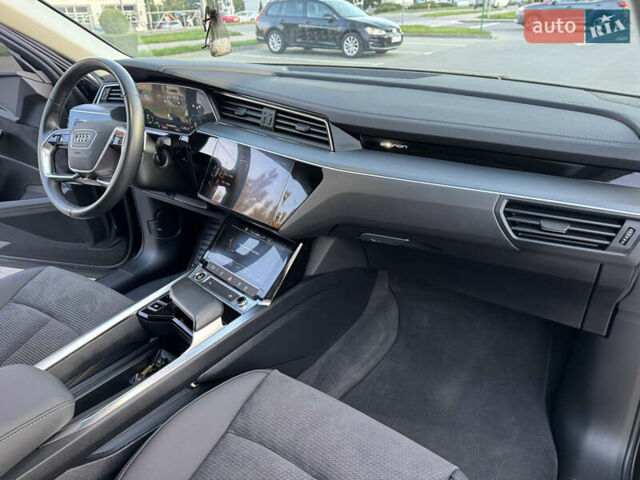 Чорний Ауді E-Tron, об'ємом двигуна 0 л та пробігом 35 тис. км за 38200 $, фото 25 на Automoto.ua